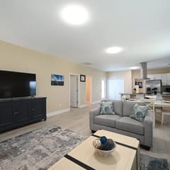Cottage on 10th Cozy Retreat Near Downtown & Beach