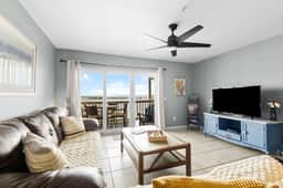 Waterfront Townhouse with Pool, Beach and Kayaks - Image 3