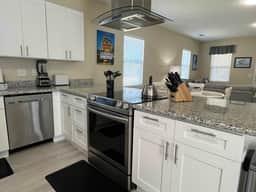 Cottage on 10th Cozy Retreat Near Downtown & Beach - Image 5