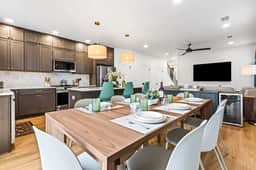 Modern Townhouse Near Dwntwn, 8 min to PNS-Beach - Image 3