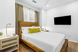 Modern Townhouse Near Dwntwn, 8 min to PNS-Beach - Image 5