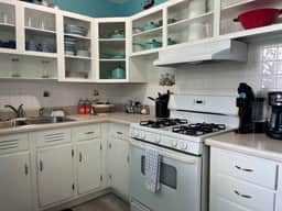 Family Getaway w-Pool, Park & Near Beaches - Image 5