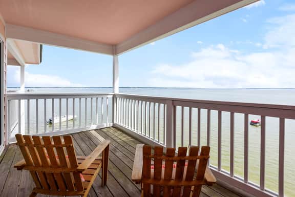 Waterfront Townhouse with Pool, Beach and Kayaks - Image 5