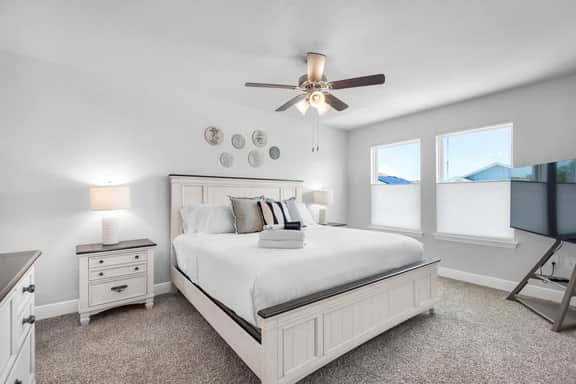 Modern Townhome Near Beaches, Zoo - Image 3