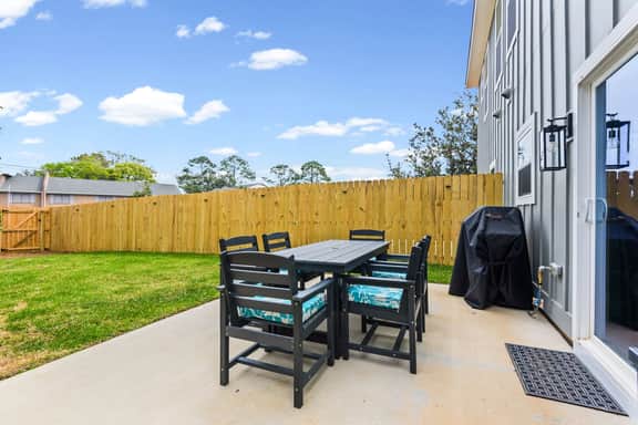 Modern Townhouse Near Dwntwn, 8 min to PNS-Beach - Image 2