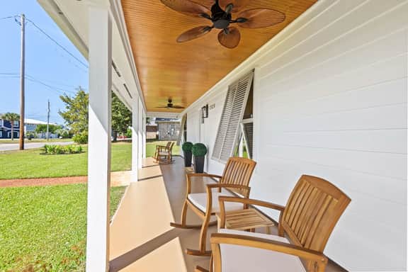 Peaceful Coastal Escape Near Nav Beach & Dining - Image 5