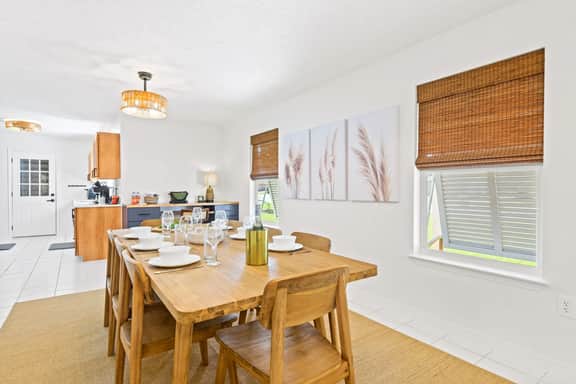 Peaceful Coastal Escape Near Nav Beach & Dining - Image 4