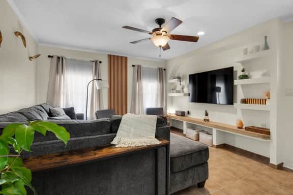 Private-Relaxing, Pool, Dwntwn PNS & Beaches - Image 2
